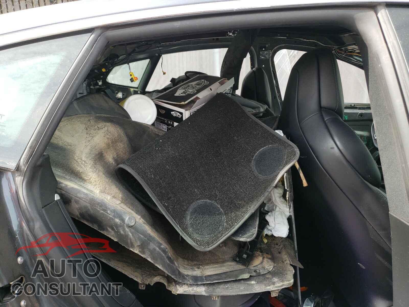 TESLA MODEL S 2018 - 5YJSA1E21JF247116
