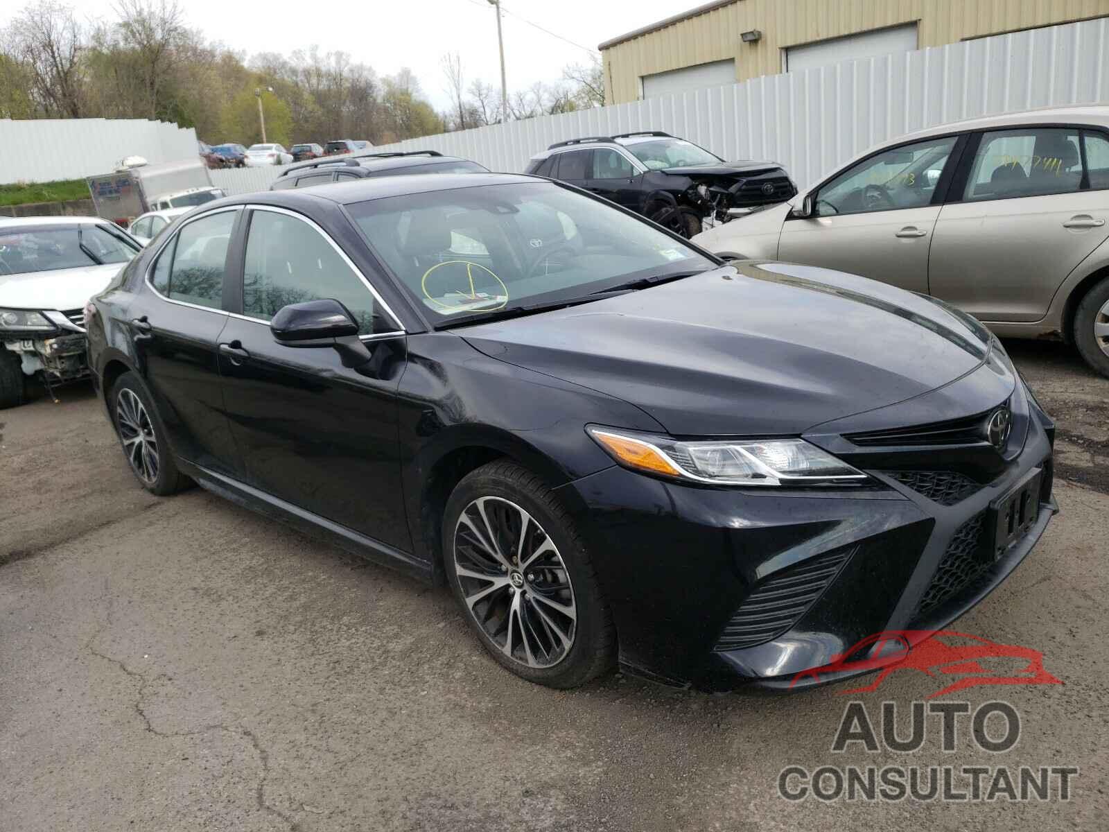 TOYOTA CAMRY 2018 - 4T1B11HK1JU153381