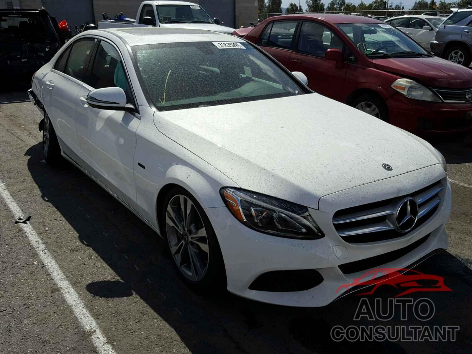 MERCEDES-BENZ C300 2018 - 55SWF4HB4JU258240
