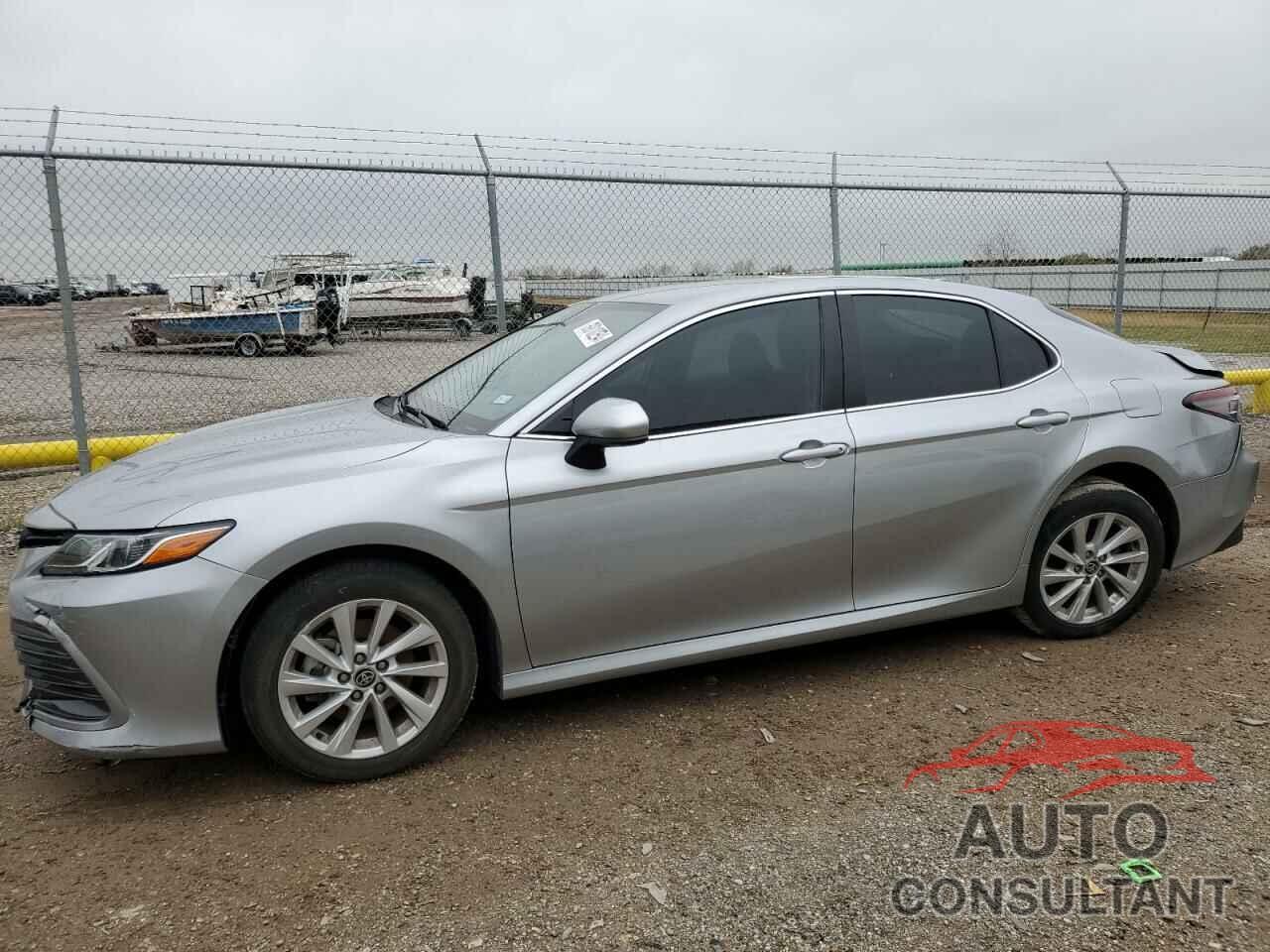 TOYOTA CAMRY 2022 - 4T1C11AK1NU697237