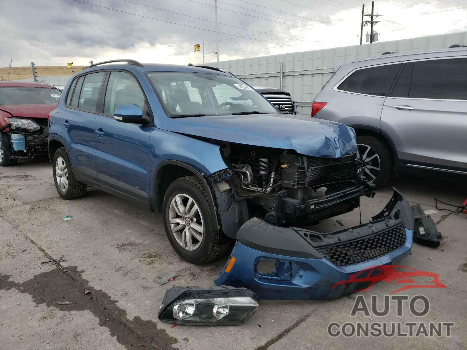 VOLKSWAGEN TIGUAN 2017 - WVGAV7AX9HW506425