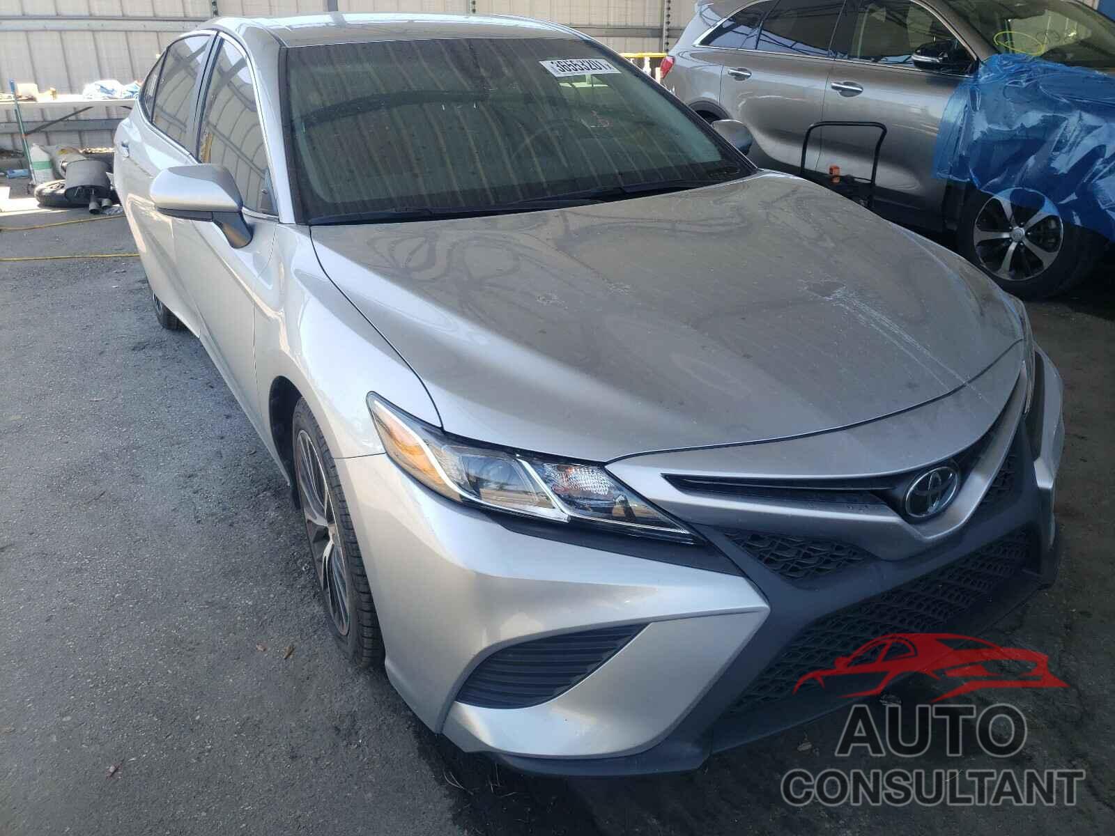 TOYOTA CAMRY 2018 - 4T1B11HK6JU074756