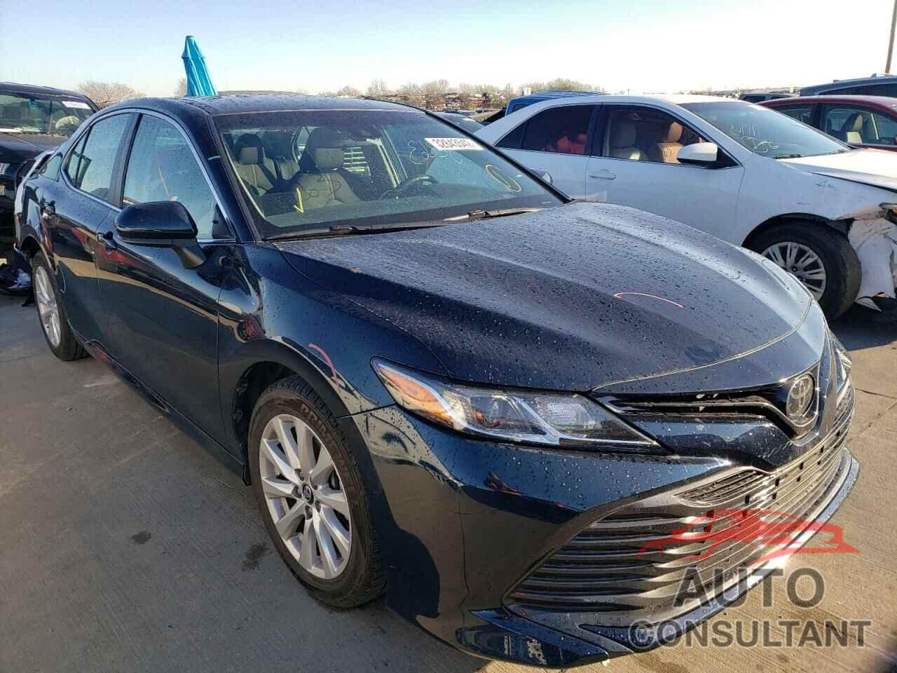 TOYOTA CAMRY 2018 - 4T1B11HK2JU591830