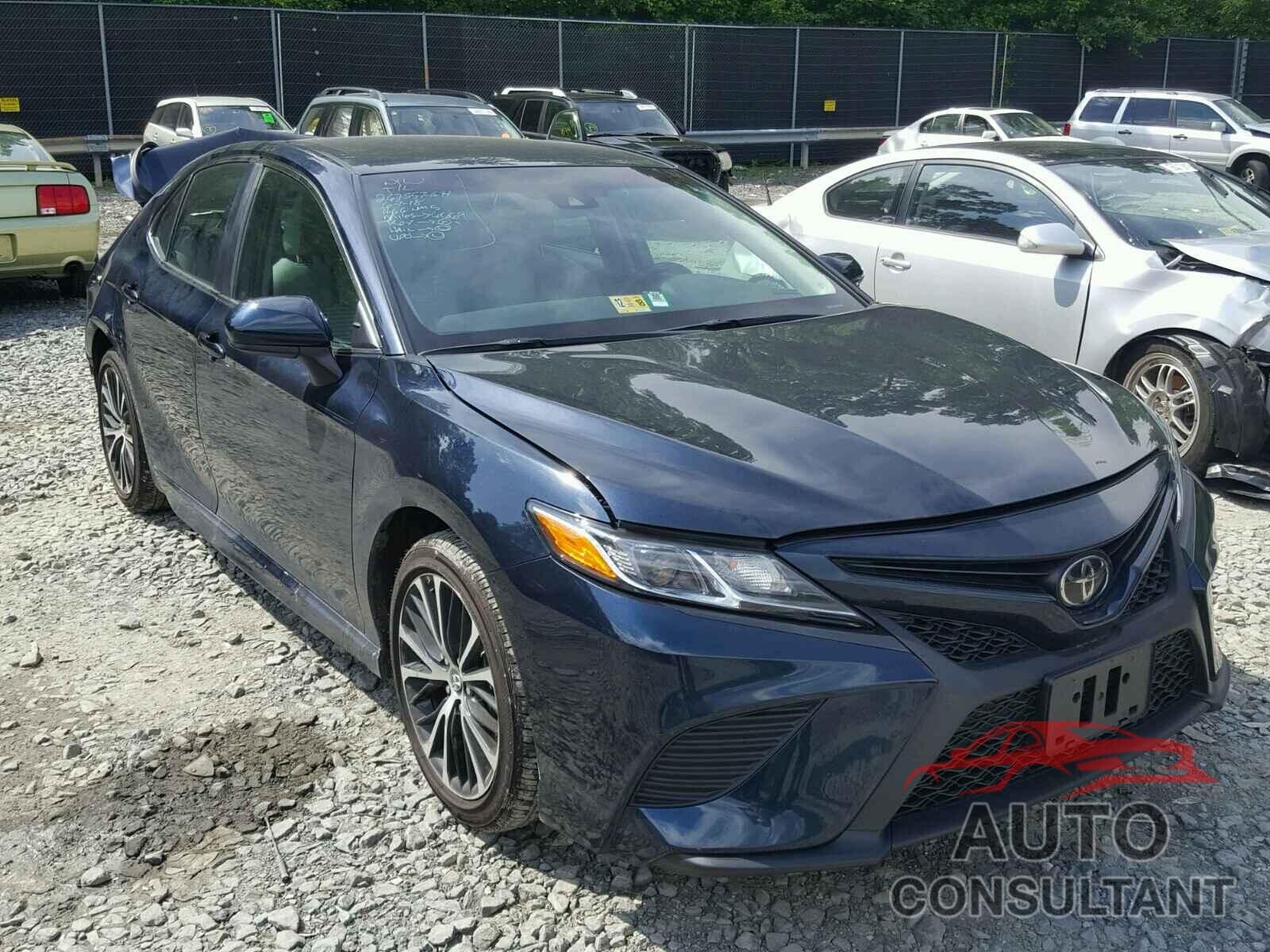 TOYOTA CAMRY 2018 - 4T1B11HK2JU555782