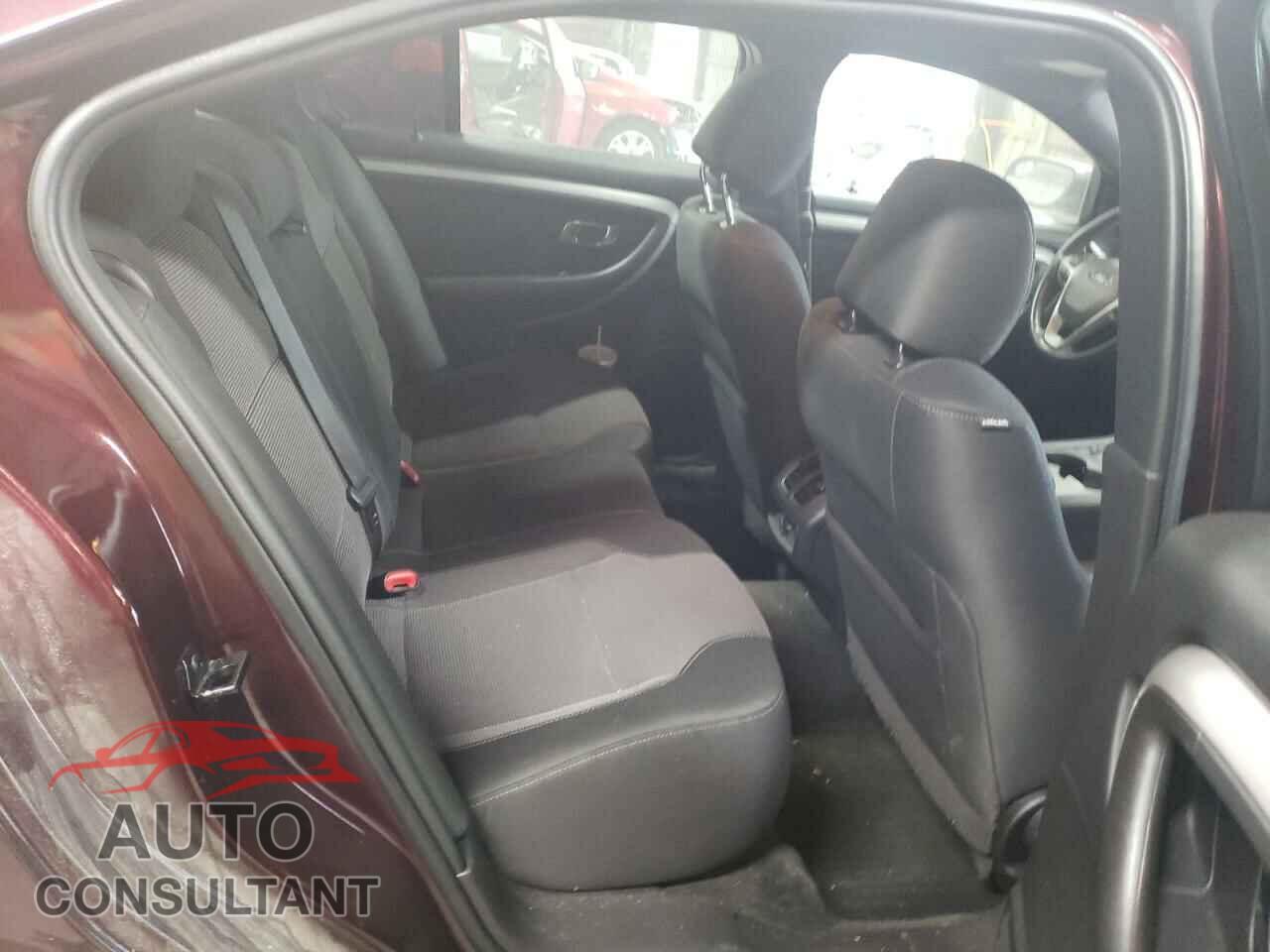 FORD TAURUS 2018 - 1FAHP2E81JG129548