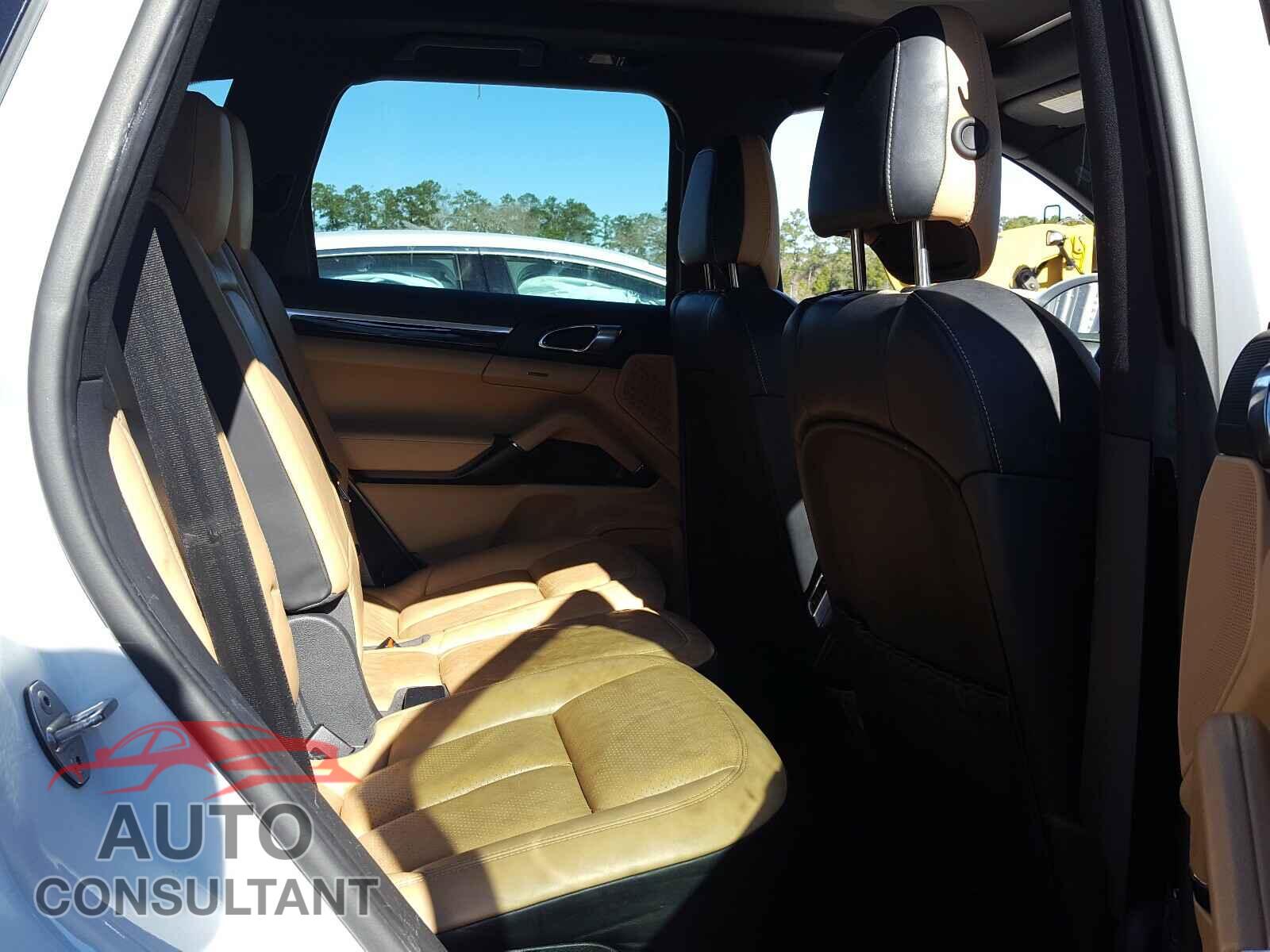 PORSCHE CAYENNE 2016 - WP1AA2A20GLA06319