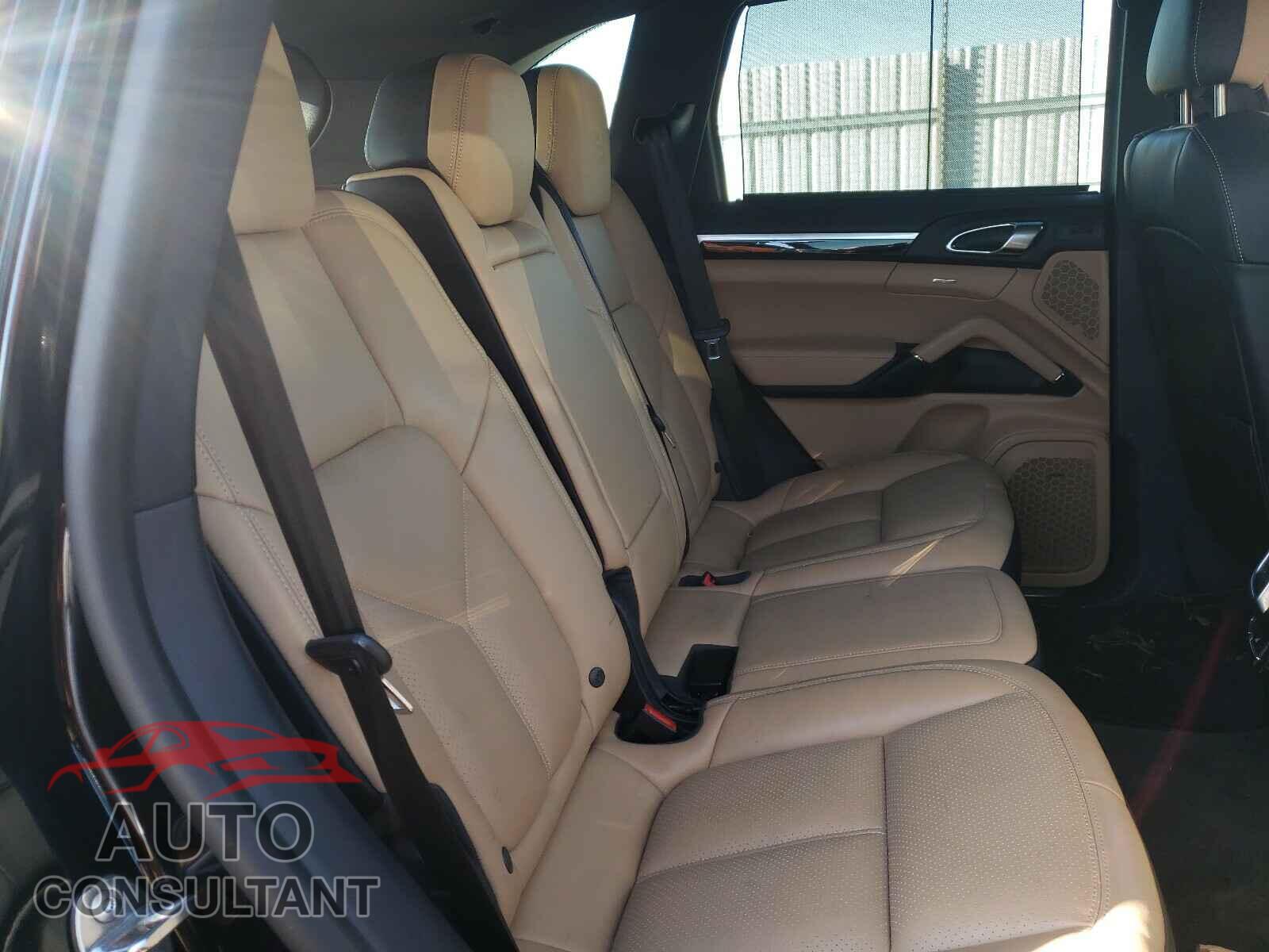 PORSCHE CAYENNE 2018 - WP1AE2A20JLA70338