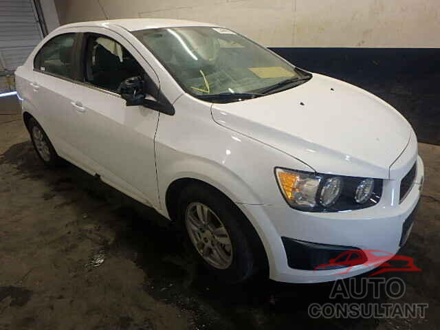 CHEVROLET SONIC 2015 - 5YFBURHEXKP915089