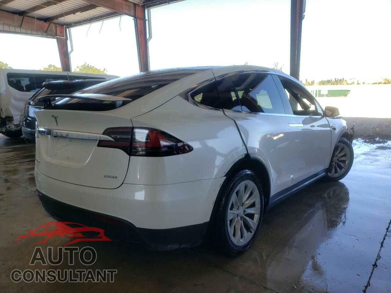 TESLA MODEL X 2017 - 5YJXCBE25HF061000