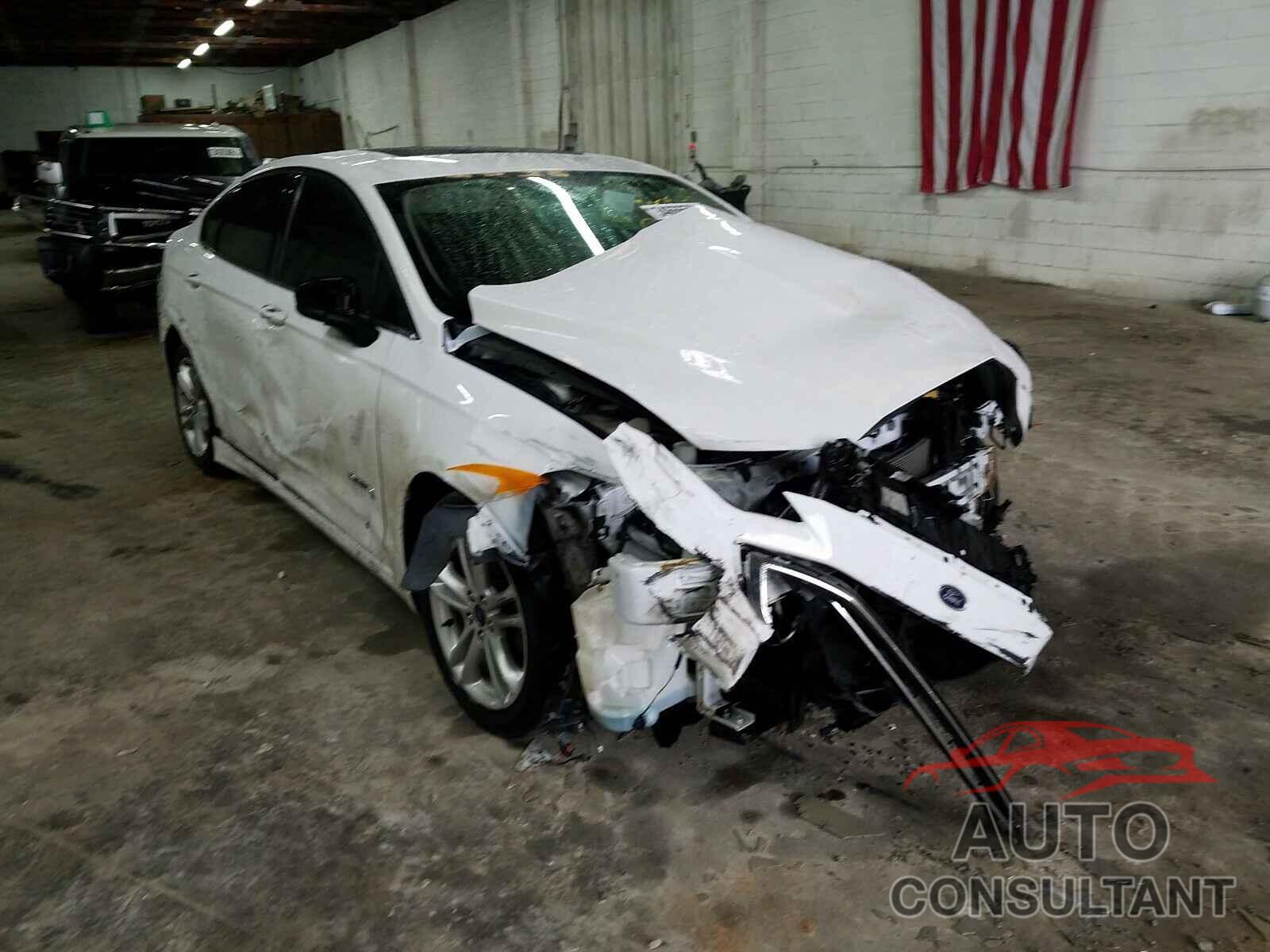 FORD FUSION 2018 - 3FA6P0LU7JR137724