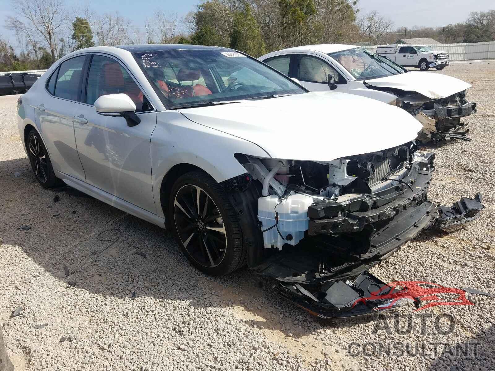 TOYOTA CAMRY 2018 - 4T1B61HK2JU678757
