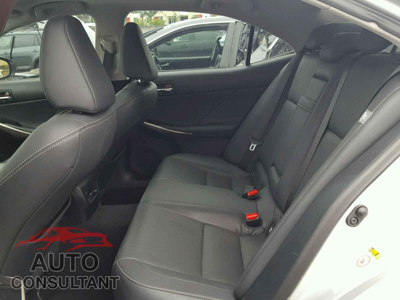LEXUS IS250 2015 - JTHBF1D27F5055239