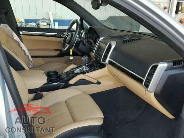 PORSCHE CAYENNE 2016 - WP1AA2A28GKA13170