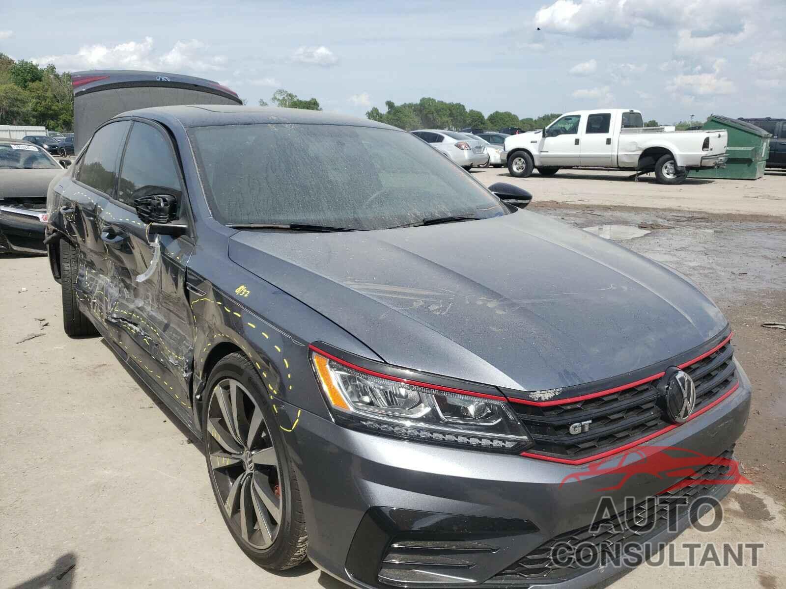 VOLKSWAGEN PASSAT 2018 - 1VWJM7A33JC039754