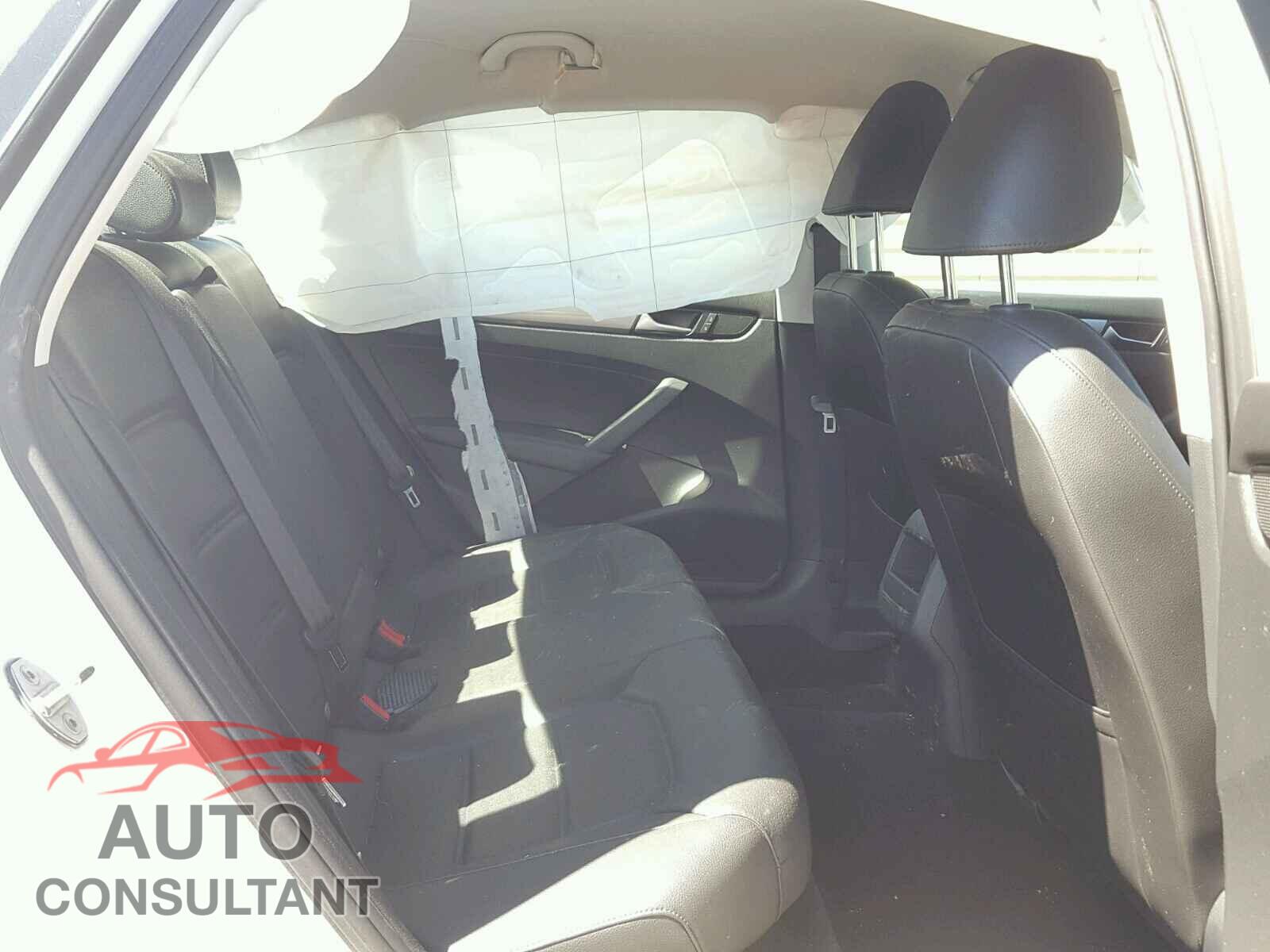 VOLKSWAGEN PASSAT 2015 - 1VWAT7A36FC020433
