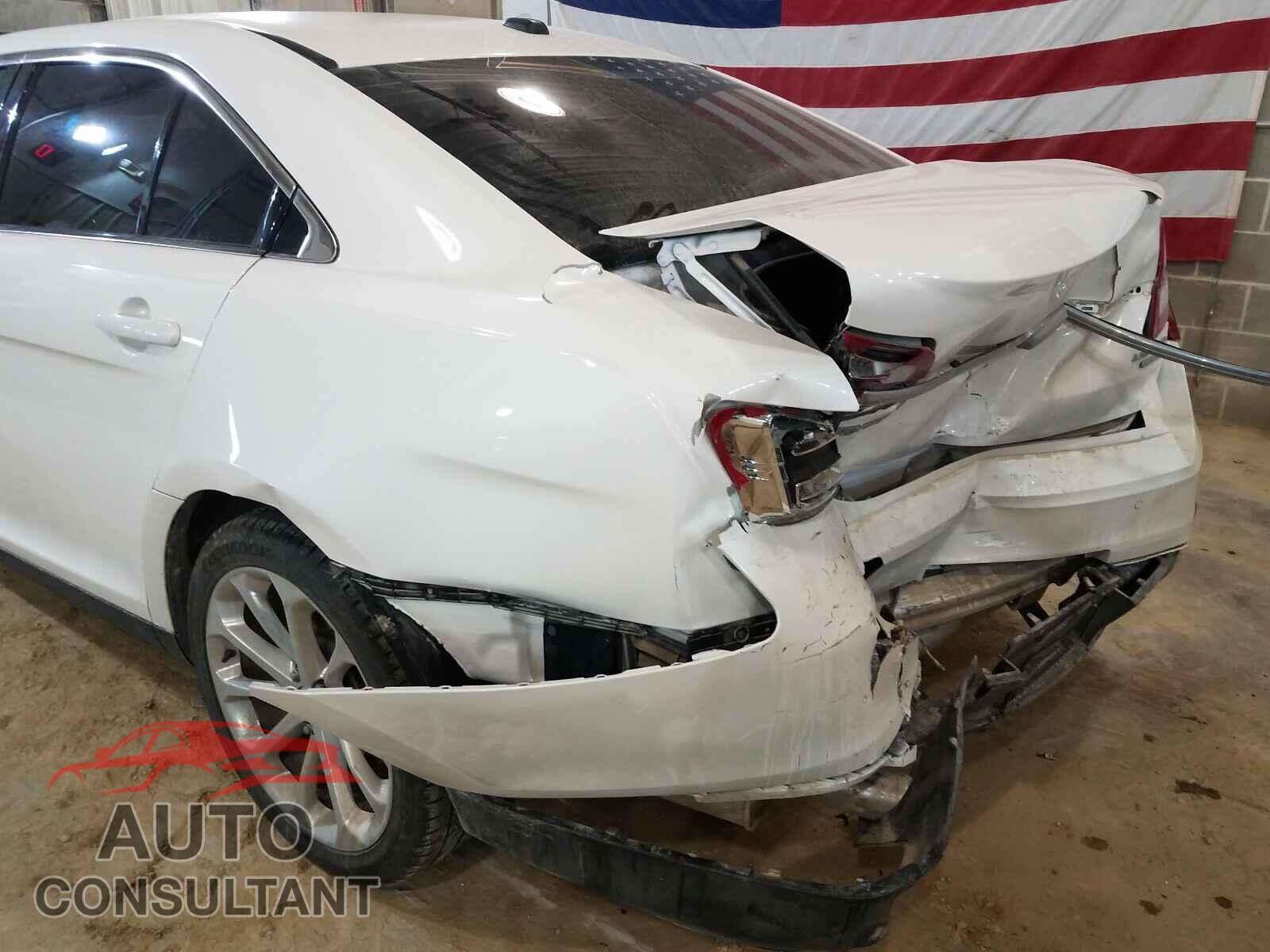 FORD TAURUS 2018 - 1FAHP2F87JG104085