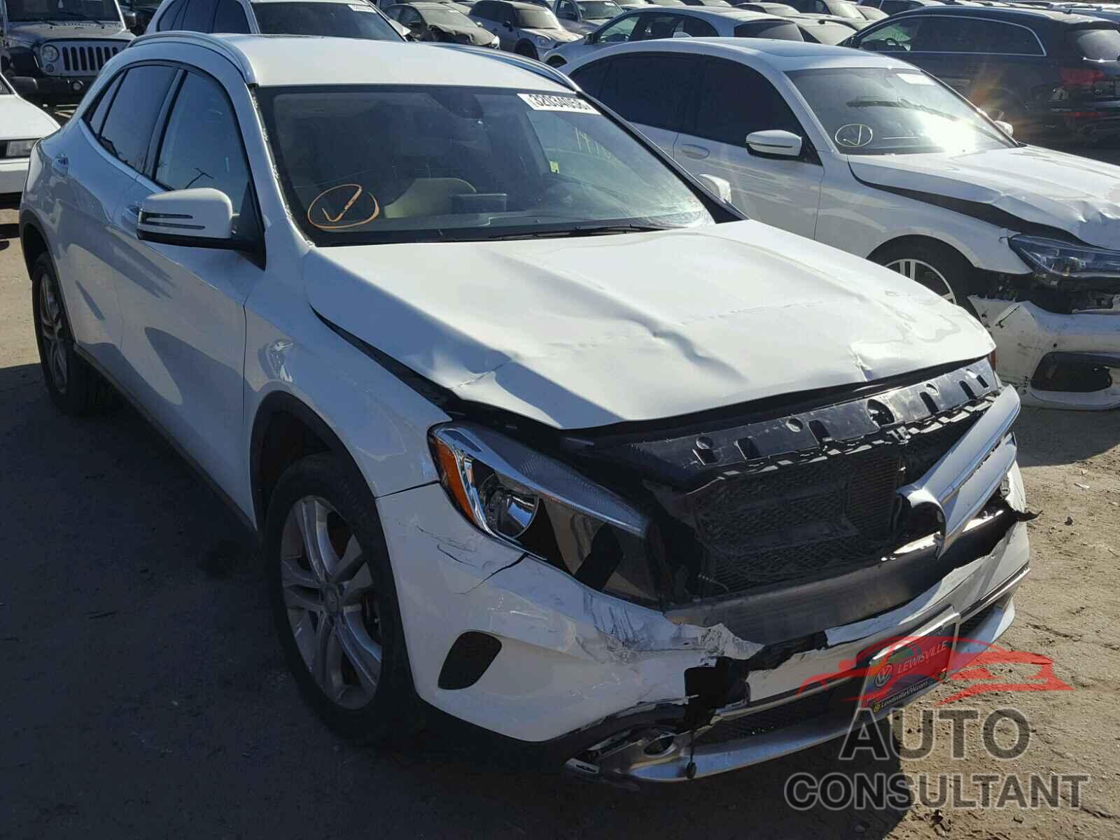 MERCEDES-BENZ GLA250 2015 - 1N6AA1E56JN525982