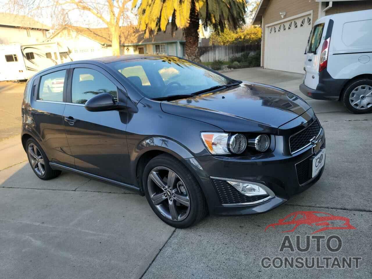 CHEVROLET SONIC 2016 - 1G1JH6SB5G4122735