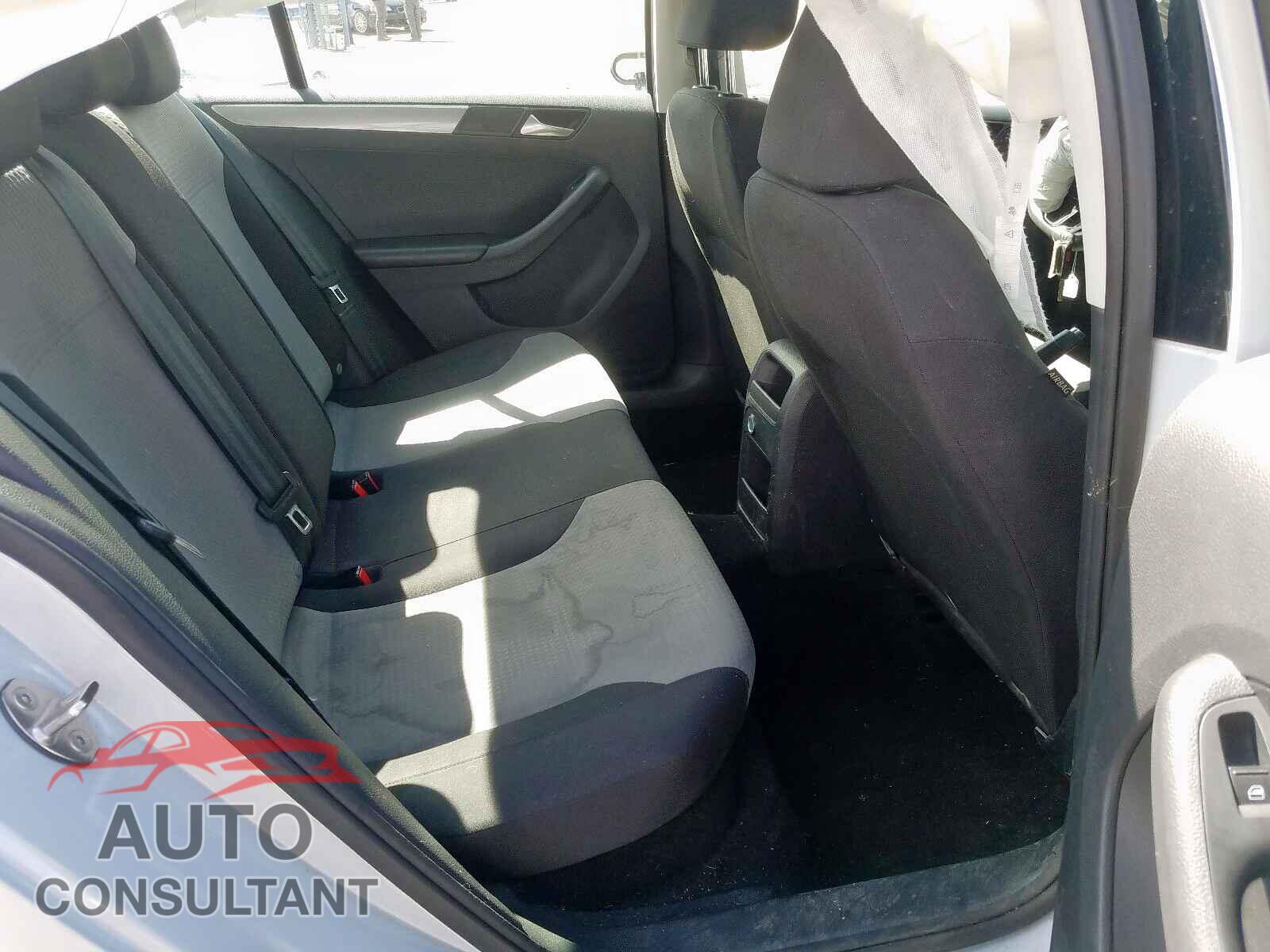 VOLKSWAGEN JETTA 2017 - 3VW2B7AJ0HM368946