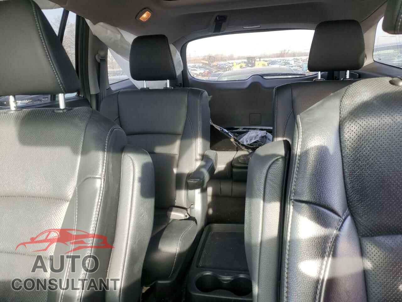 HONDA PILOT 2017 - 5FNYF6H08HB092836