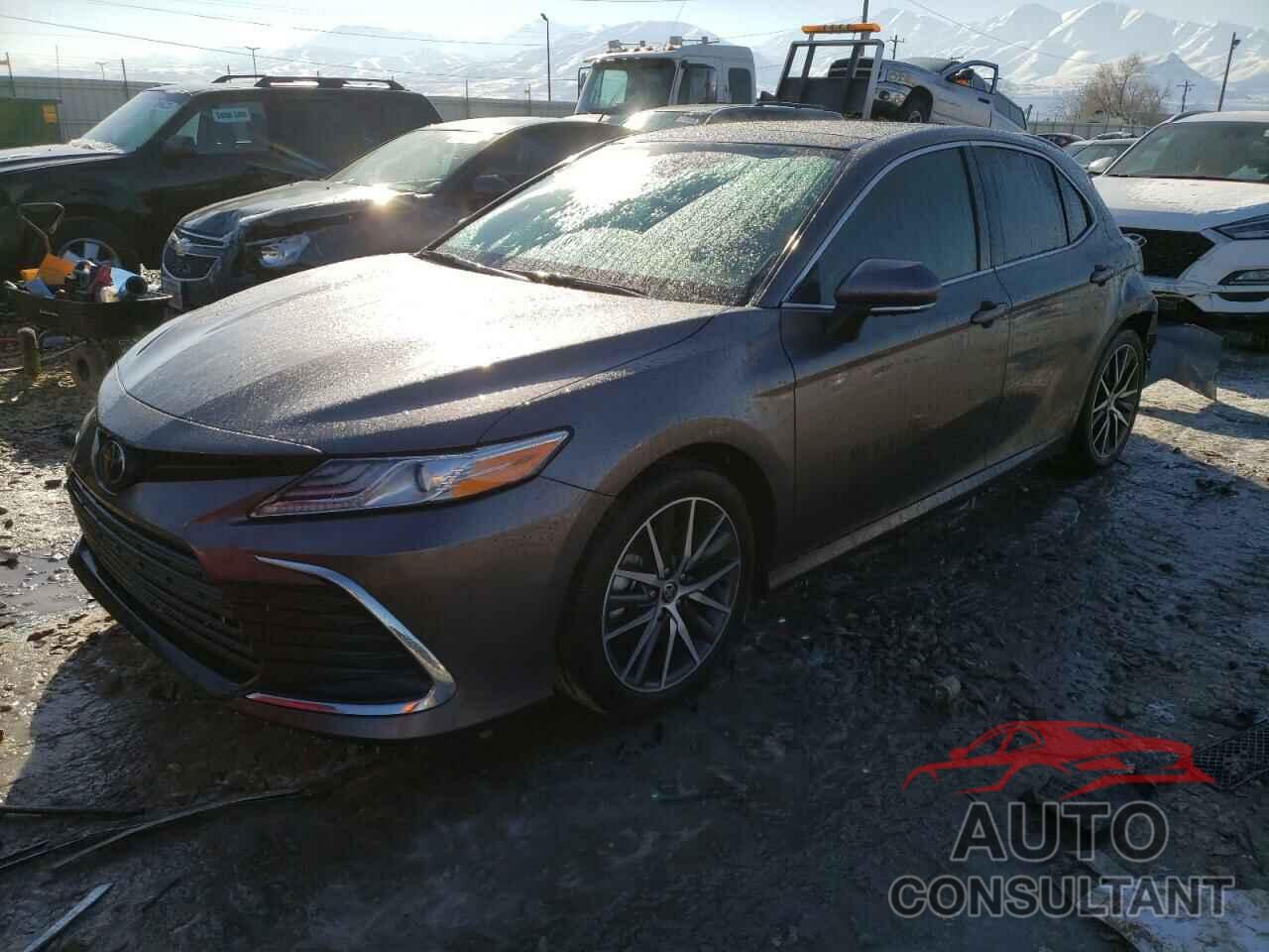 TOYOTA CAMRY 2022 - 4T1F11BK2NU047750