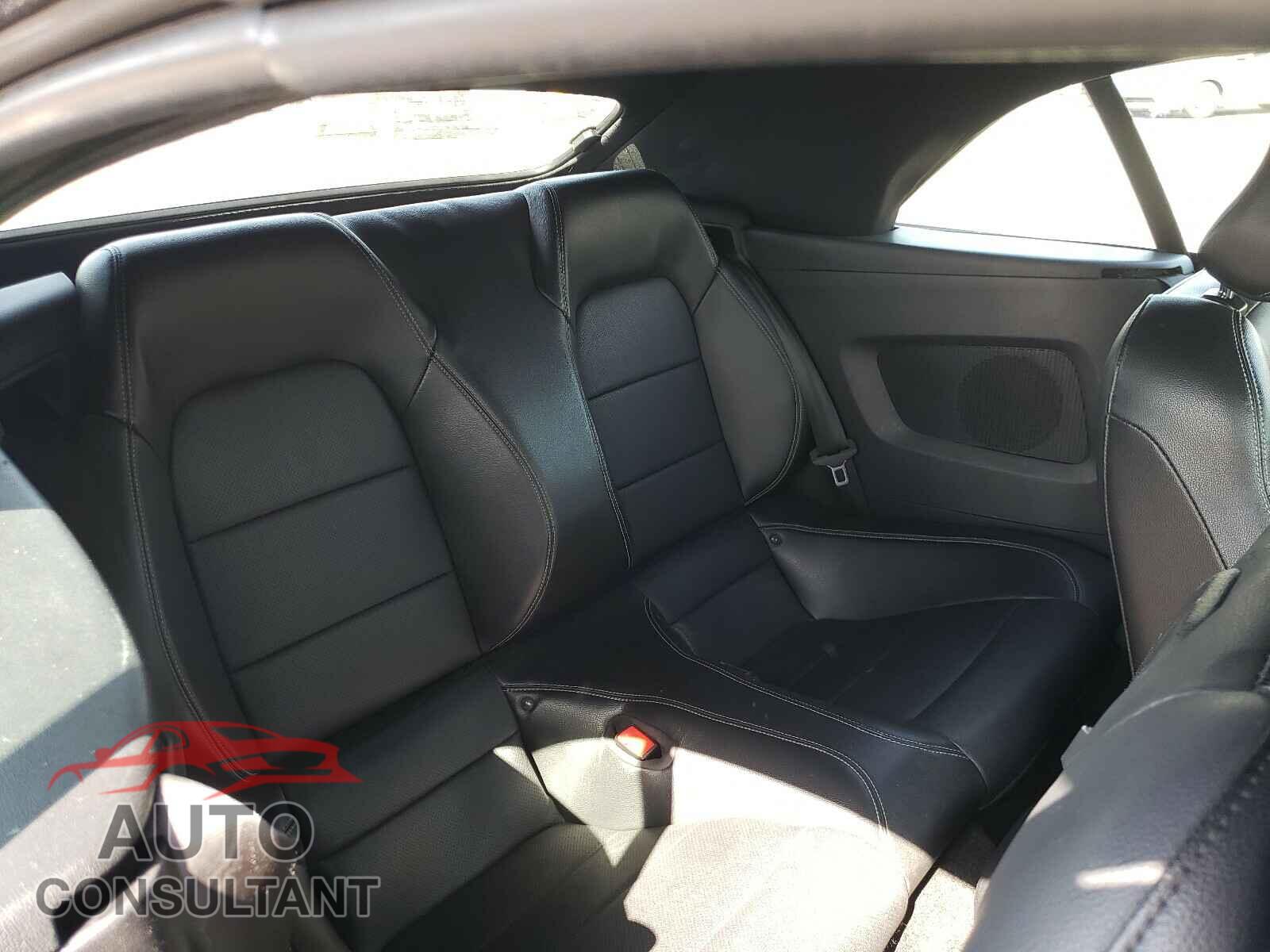 FORD MUSTANG 2018 - 1FATP8UH3J5142845