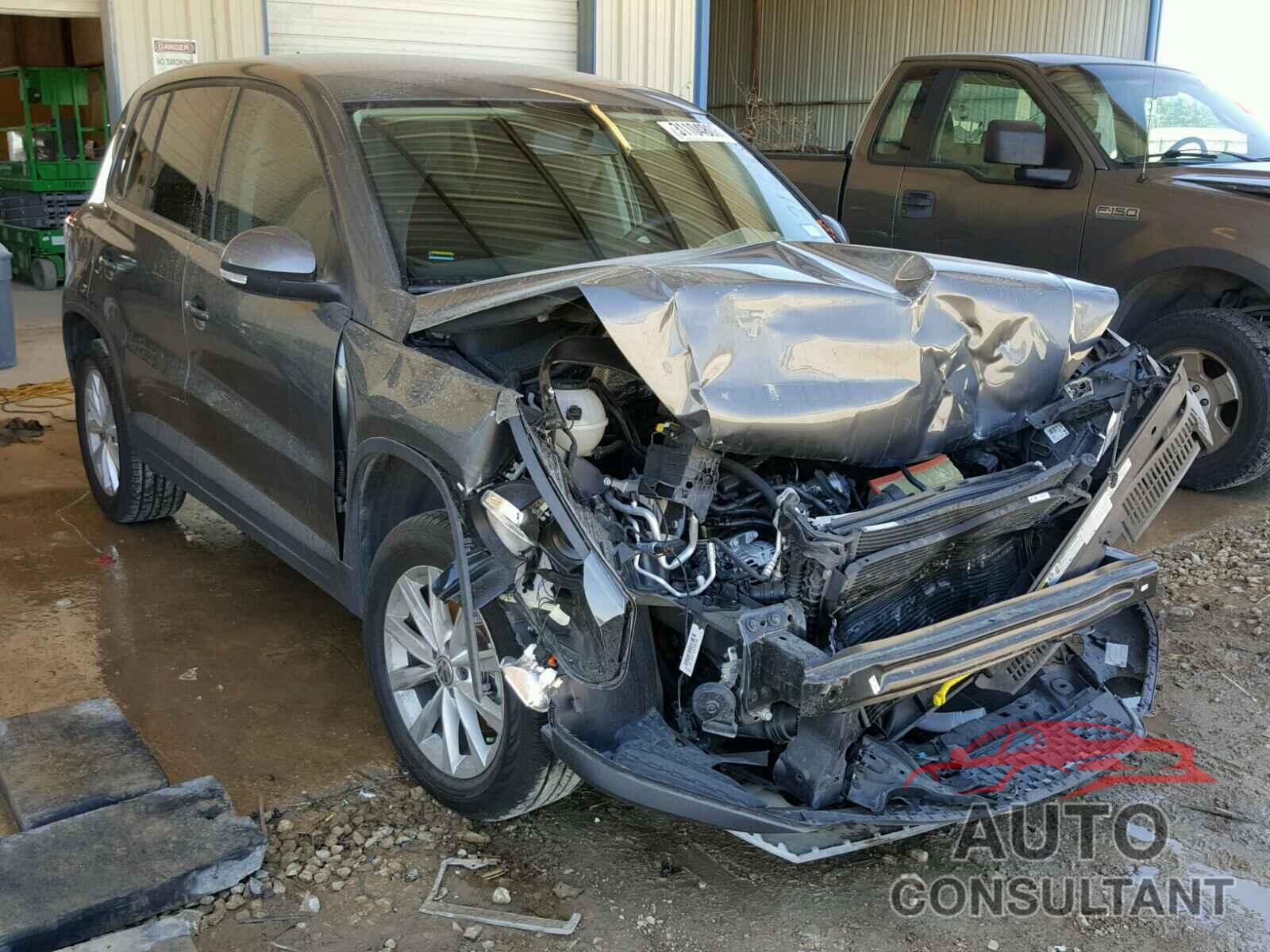 VOLKSWAGEN TIGUAN 2017 - WVGAV7AX2HK047424