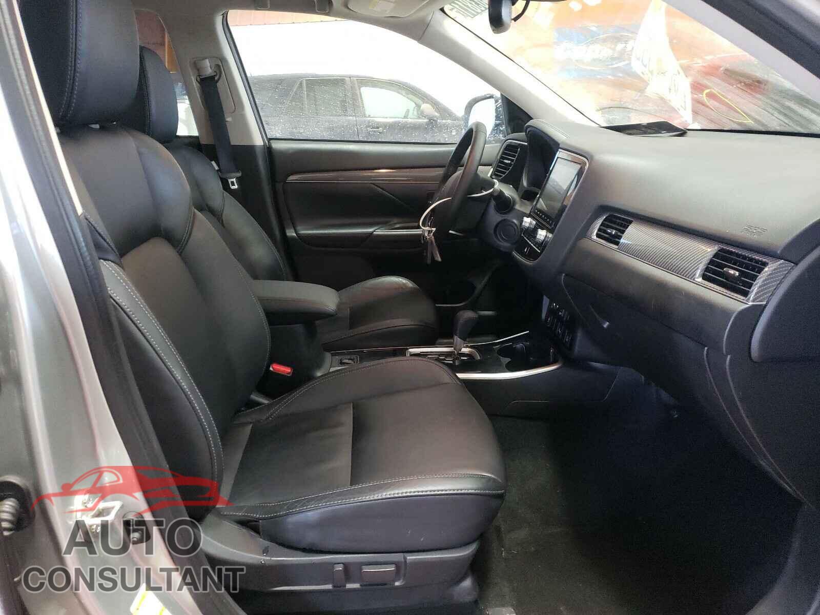 MITSUBISHI OUTLANDER 2020 - JA4AD3A36LZ028270