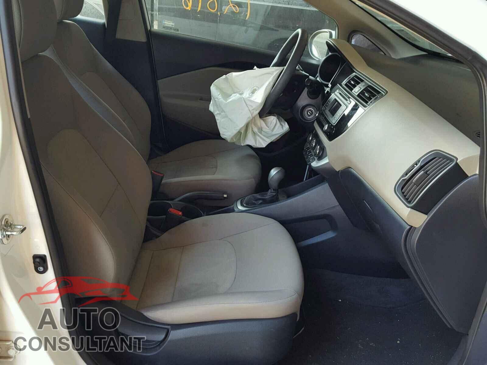 KIA RIO 2016 - KNADM4A3XG6608084