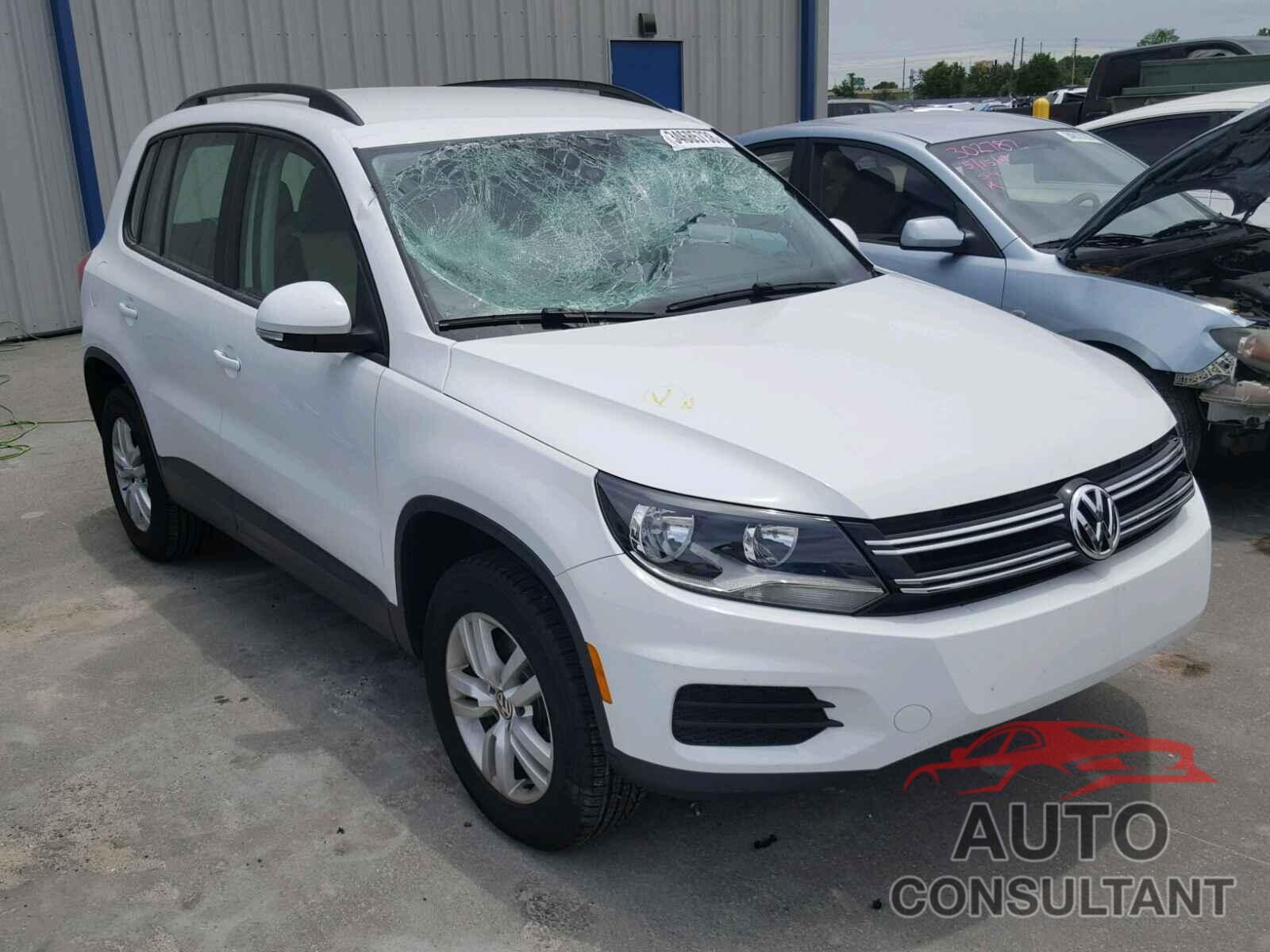 VOLKSWAGEN TIGUAN 2017 - WVGAV7AX7HK025483