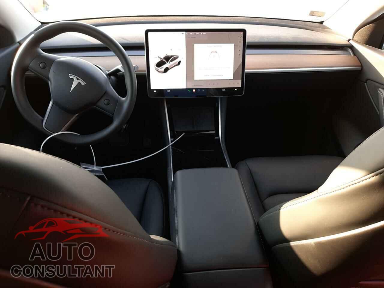 TESLA MODEL Y 2021 - 5YJYGDEEXMF069215