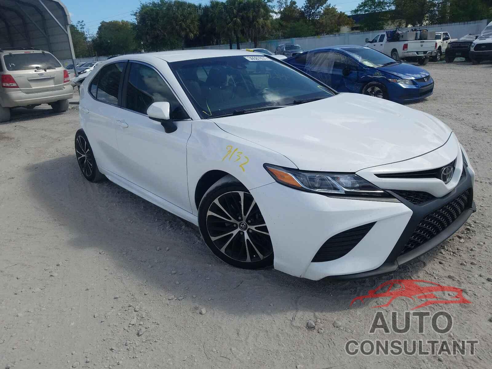 TOYOTA CAMRY 2018 - 4T1B11HK9JU506790