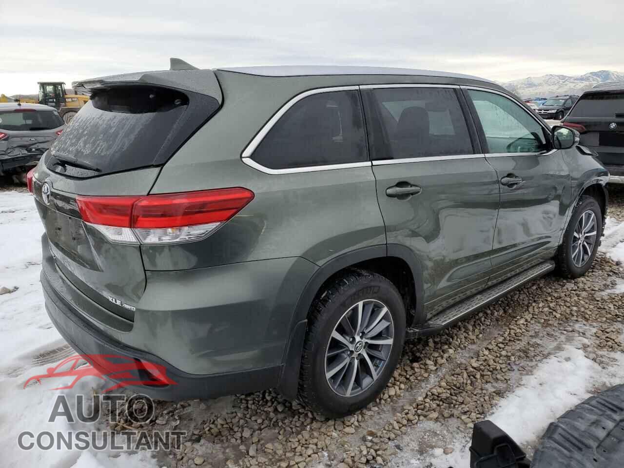 TOYOTA HIGHLANDER 2018 - 5TDJZRFH5JS484788