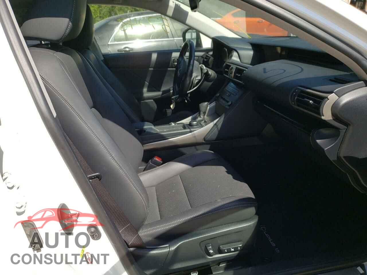 LEXUS IS 2017 - JTHBA1D23H5047818