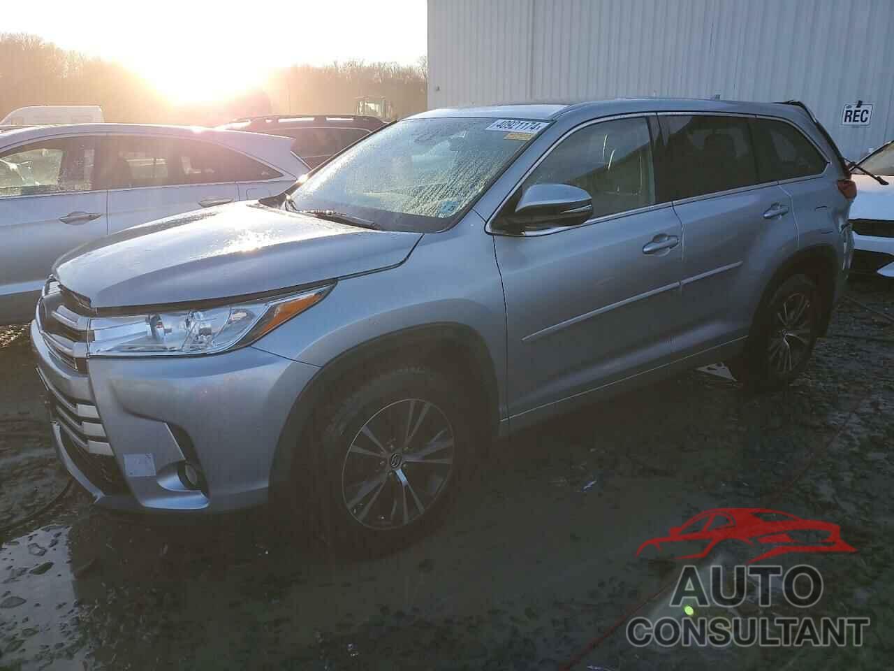 TOYOTA HIGHLANDER 2018 - 5TDBZRFH7JS884422