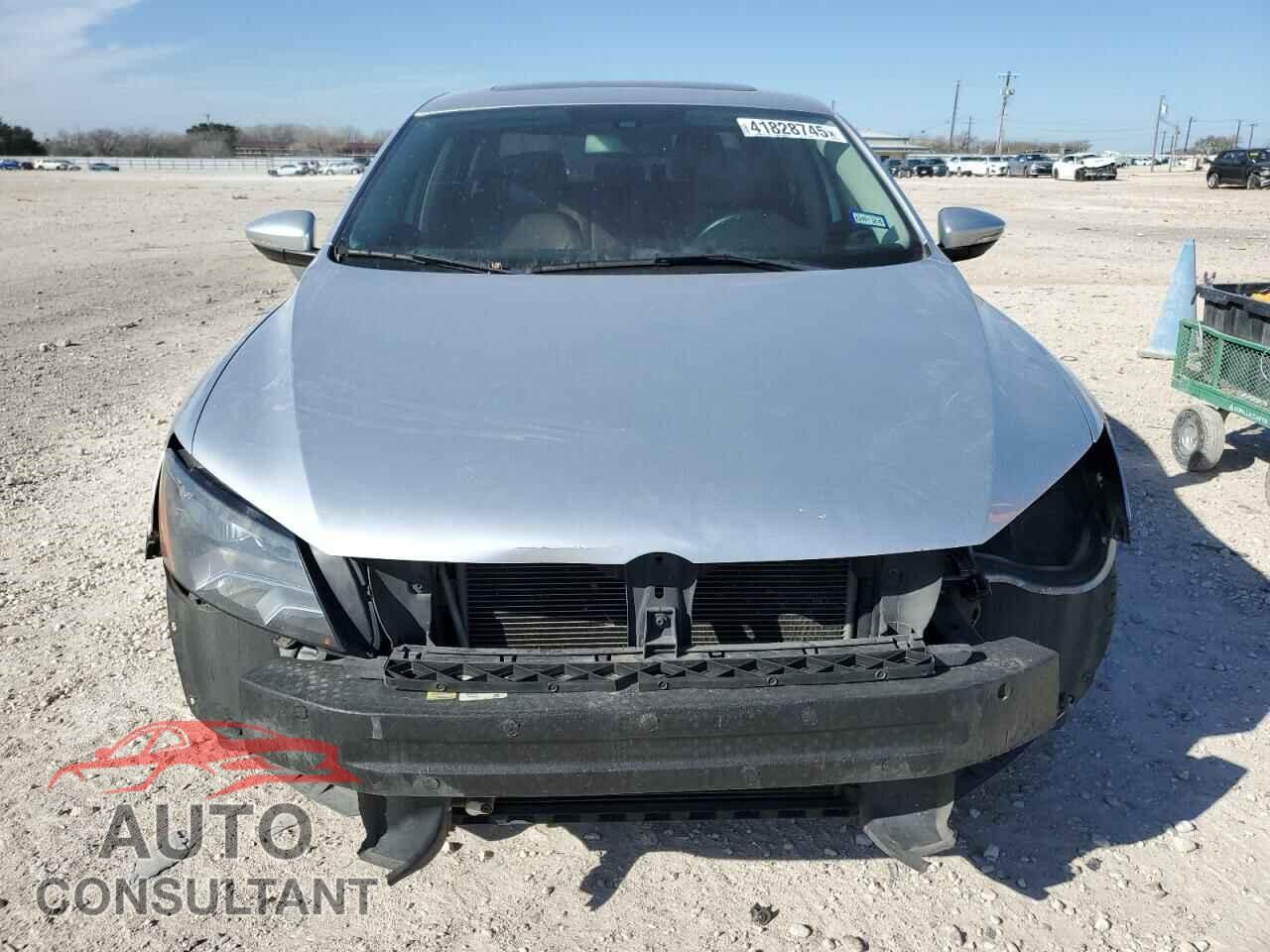 VOLKSWAGEN PASSAT 2012 - 1VWCM7A31CC013116