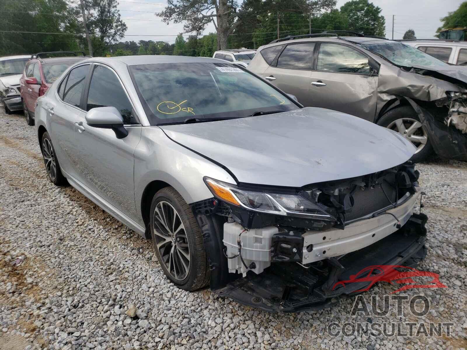 TOYOTA CAMRY 2018 - 4T1B11HK3JU022100