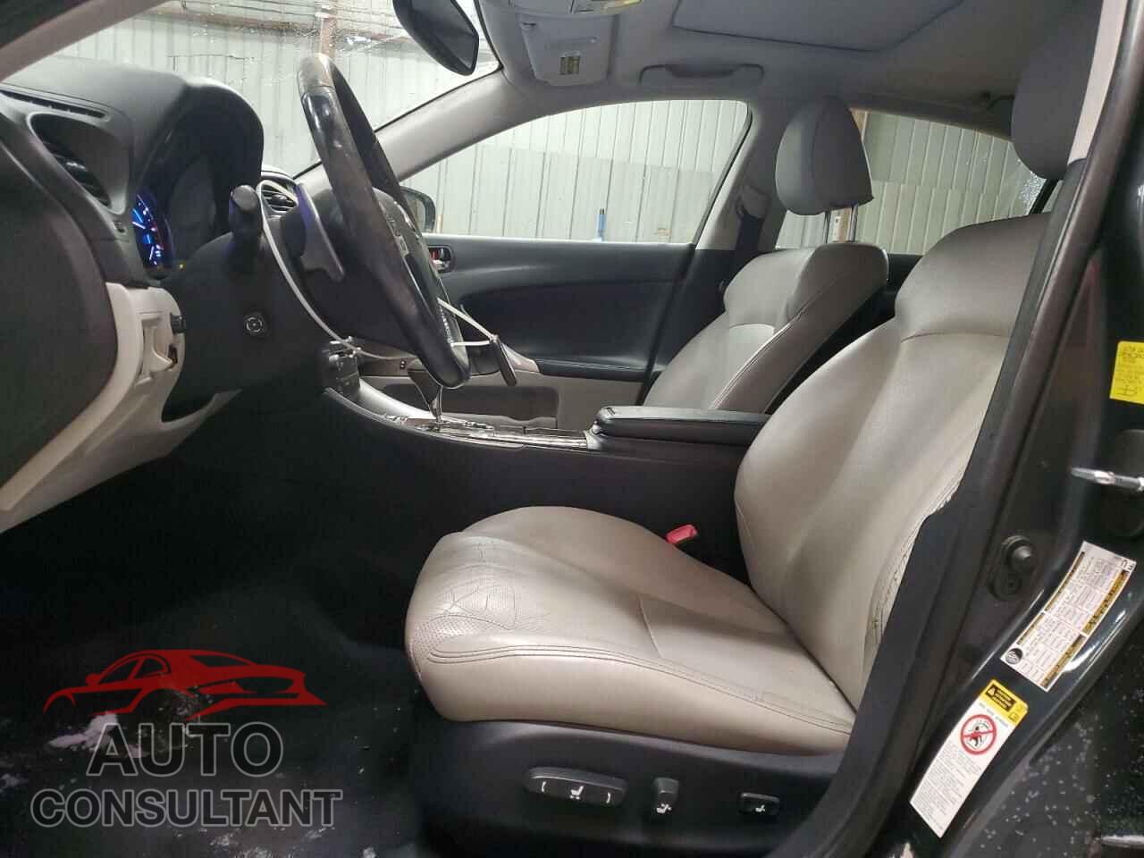 LEXUS IS 2011 - JTHCF5C23B5048912