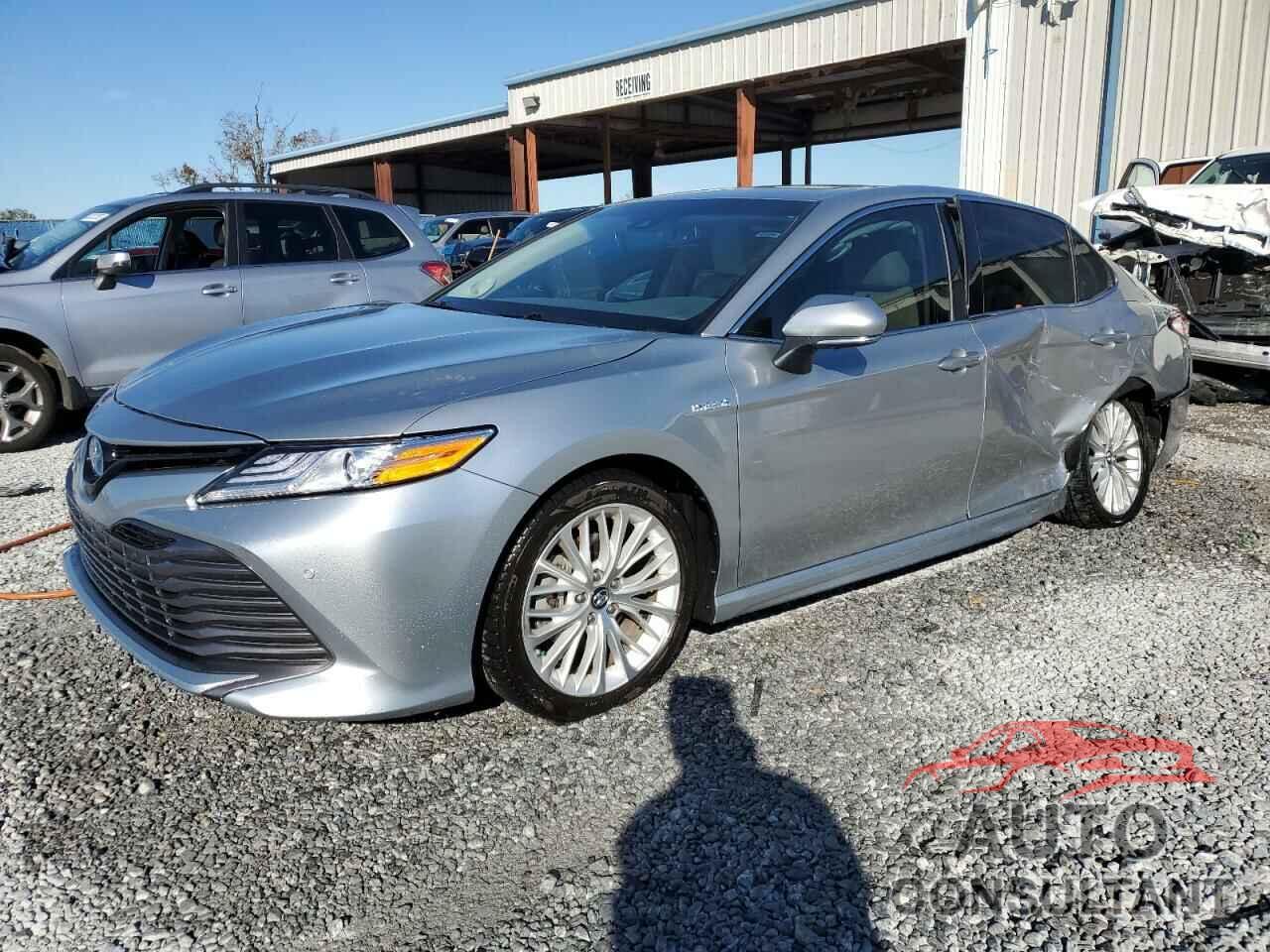 TOYOTA CAMRY 2018 - 4T1B21HK9JU505992