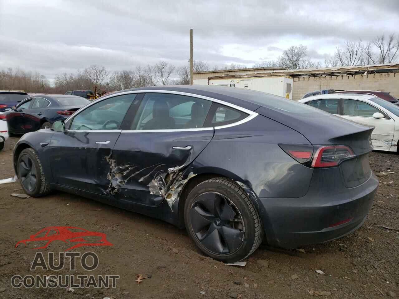 TESLA MODEL 3 2018 - 5YJ3E1EA5JF123933