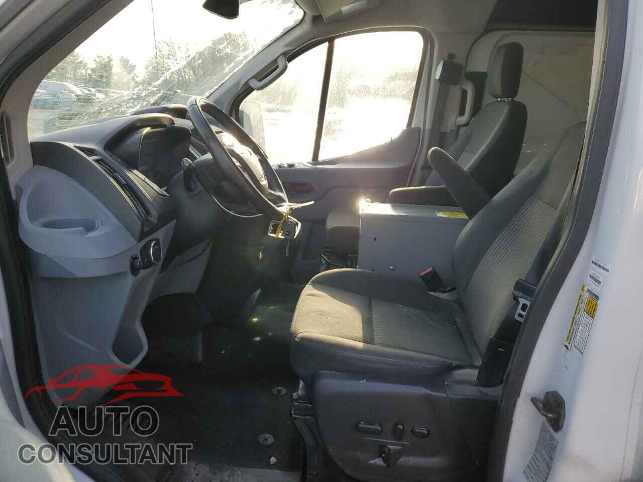 FORD TRANSIT 2018 - 1FTYR1YG5JKA30200