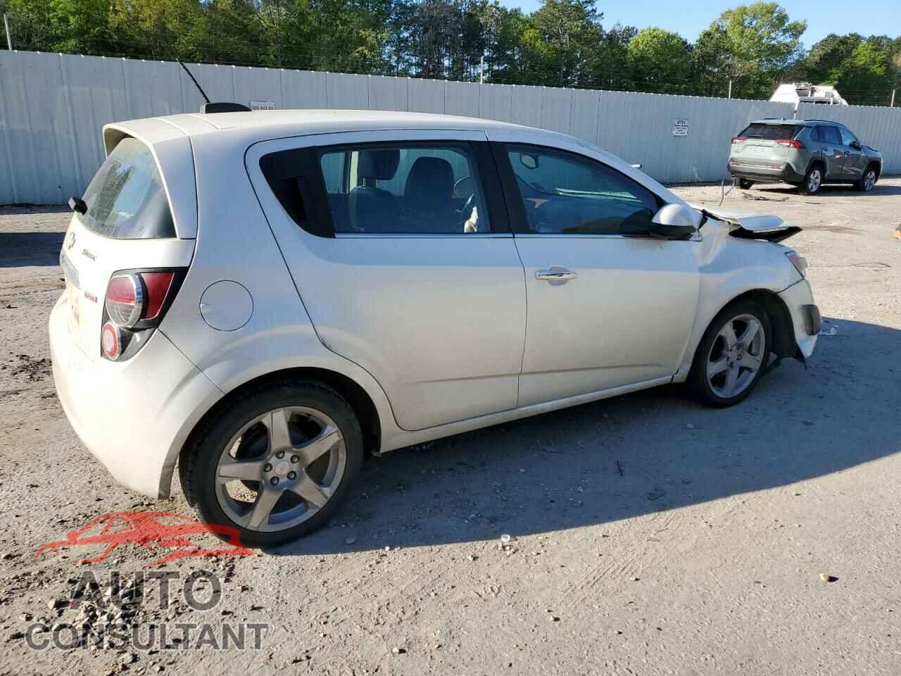 CHEVROLET SONIC 2015 - 1G1JE6SBXF4123404