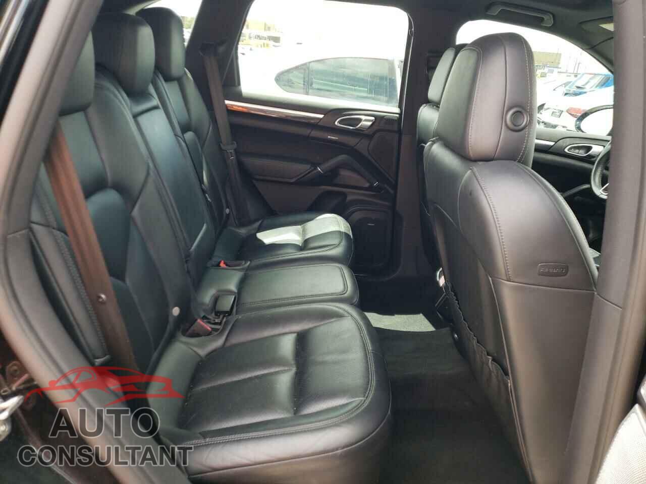 PORSCHE CAYENNE 2016 - WP1AA2A25GLA00810