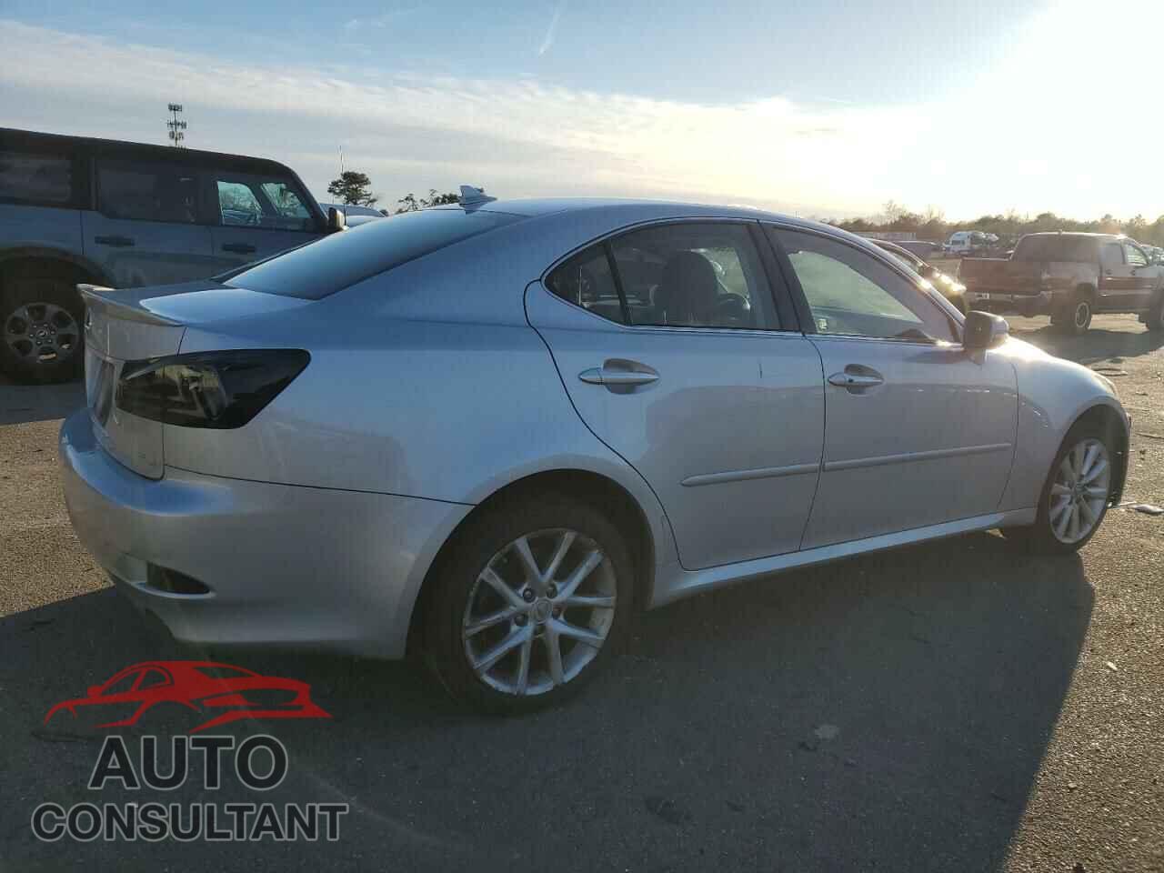 LEXUS IS 2011 - JTHCF5C20B5048351