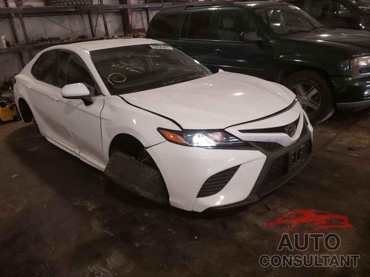 TOYOTA CAMRY 2018 - 4T1B11HK7JU081909
