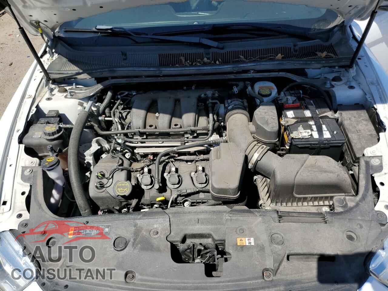 FORD TAURUS 2018 - 1FAHP2MKXJG123647