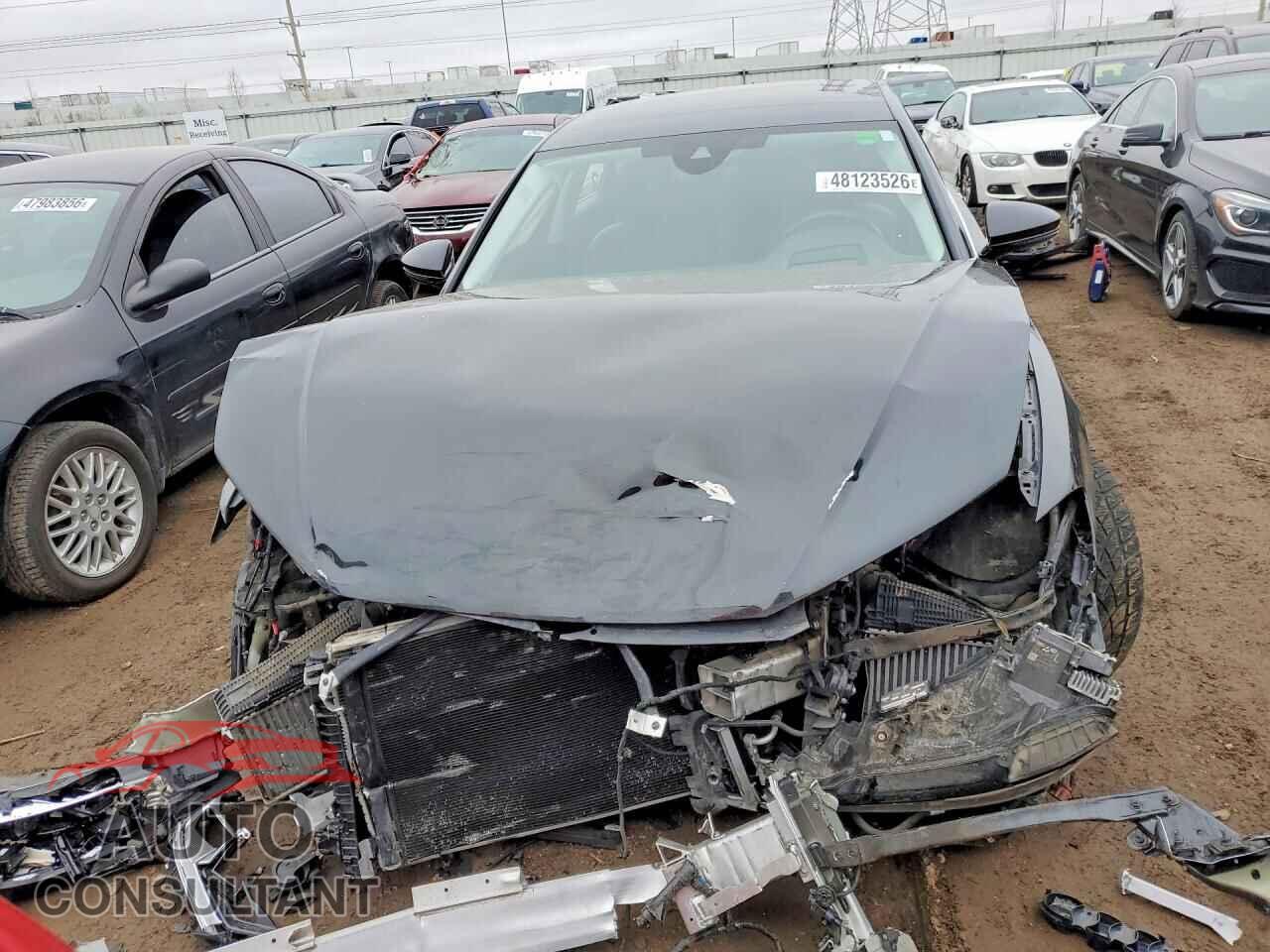 AUDI A8 2019 - WAU8DAF88KN022891