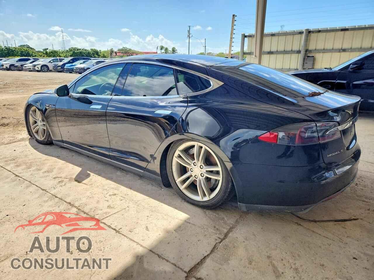 TESLA MODEL S 2013 - 5YJSA1DN9DFP07929