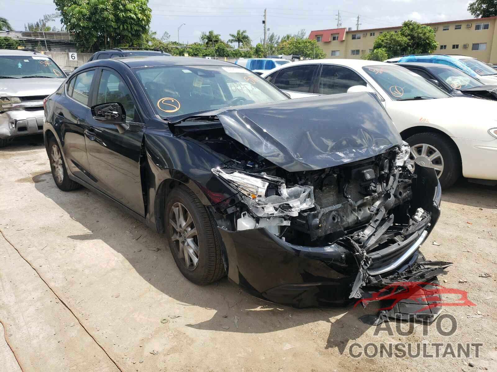 MAZDA 3 2018 - 3MZBN1U76JM238485