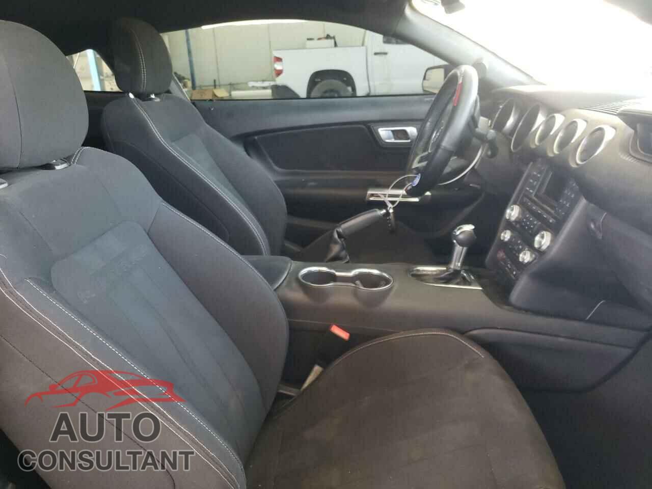FORD MUSTANG 2018 - 1FA6P8TH0J5109042